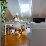 Апартамент Artist Attic