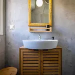 Artist Attic アパート コルフ島
